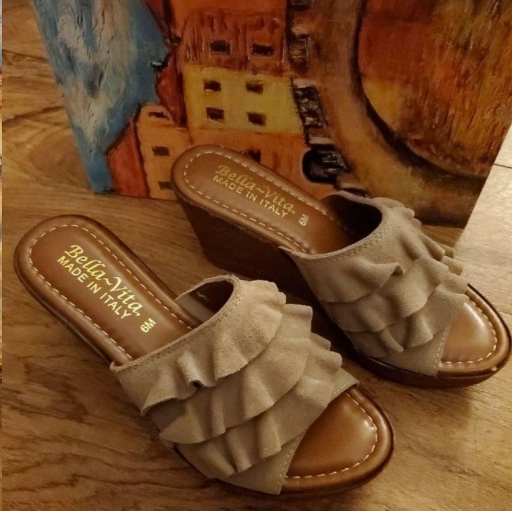 Bella Vita Ruffled Shoes